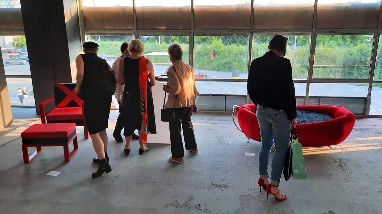 Radovi Igora Prodanovića The Deep Throat i X Armchair Red izloženi na 55. Zagrebačkom salonu