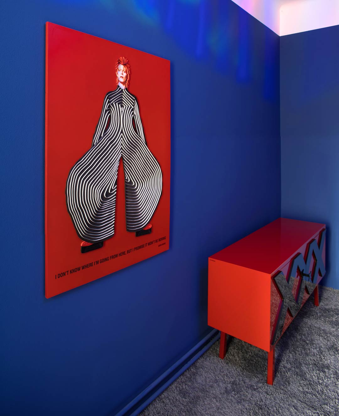 XXX Commode & David Bowie quilling Dizajn interijera s XXX Commode komodom i Davidom Bowieom u quilling tehnici