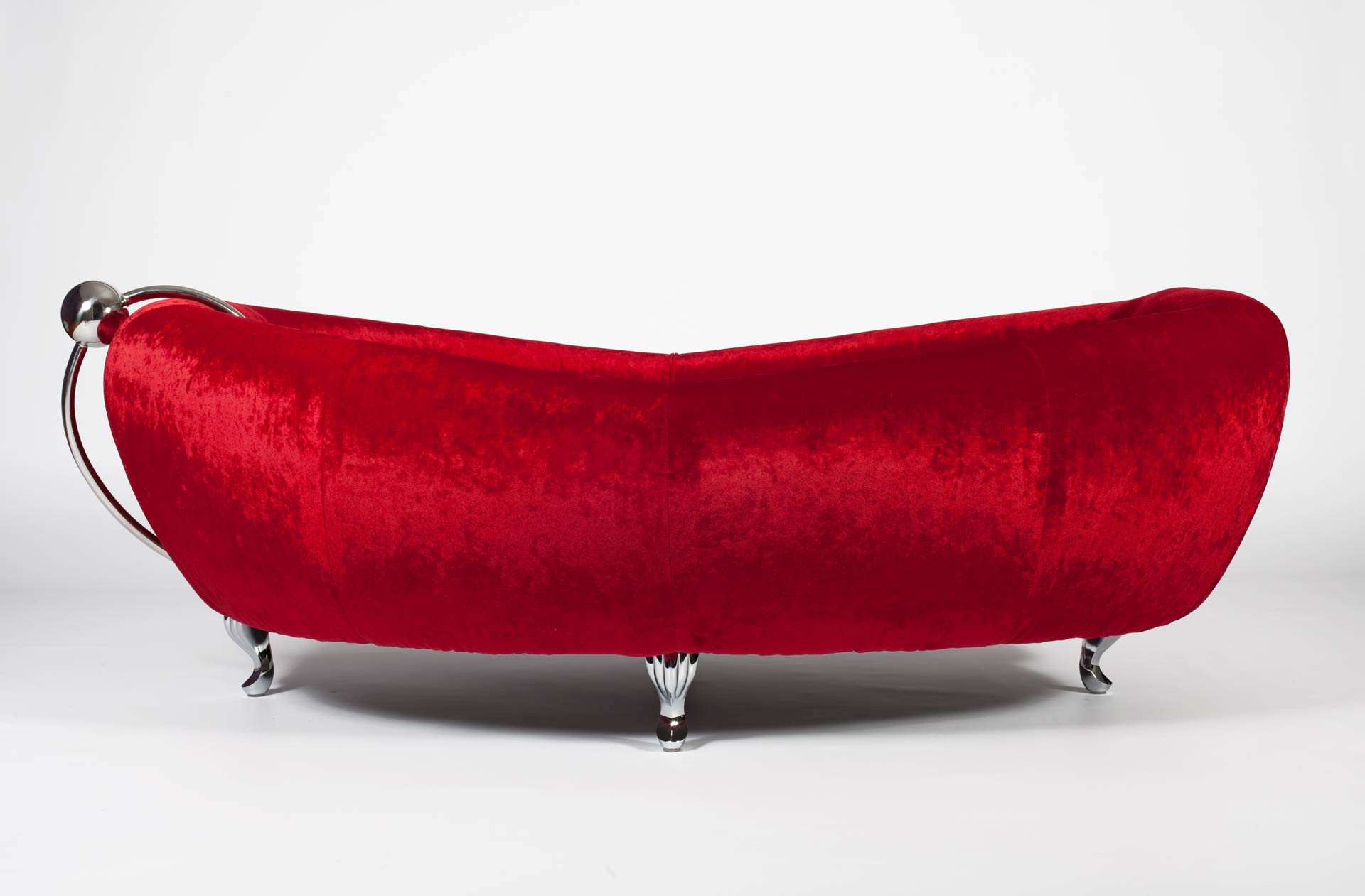 The Deep Throat The Deep Throat red lips sofa with removable inox piercing from side