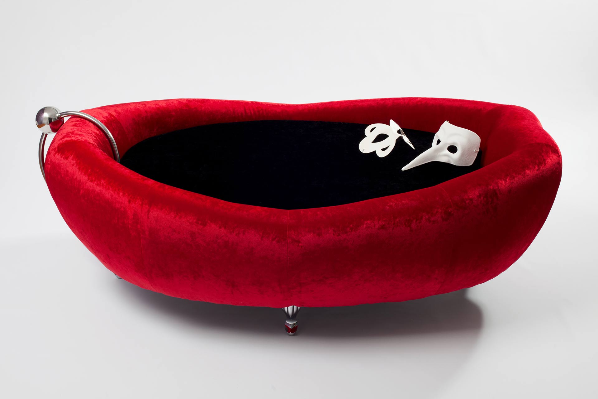 The Deep Throat The Deep Throat red lips sofa with masks and removable inox piercing